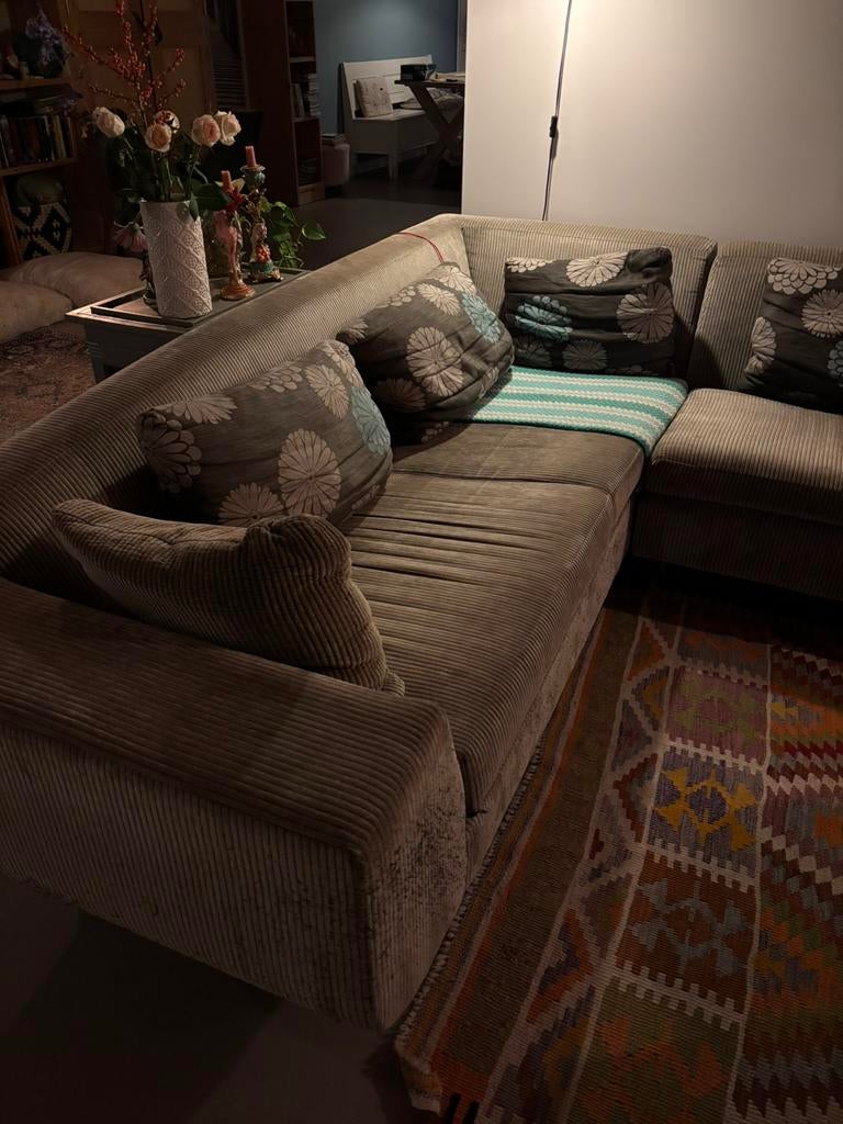 LEOLUX grote hoekbank, wie geeft deze een 2de kans, Huis en Inrichting, Ophalen, Gebruikt, Stof, Retro