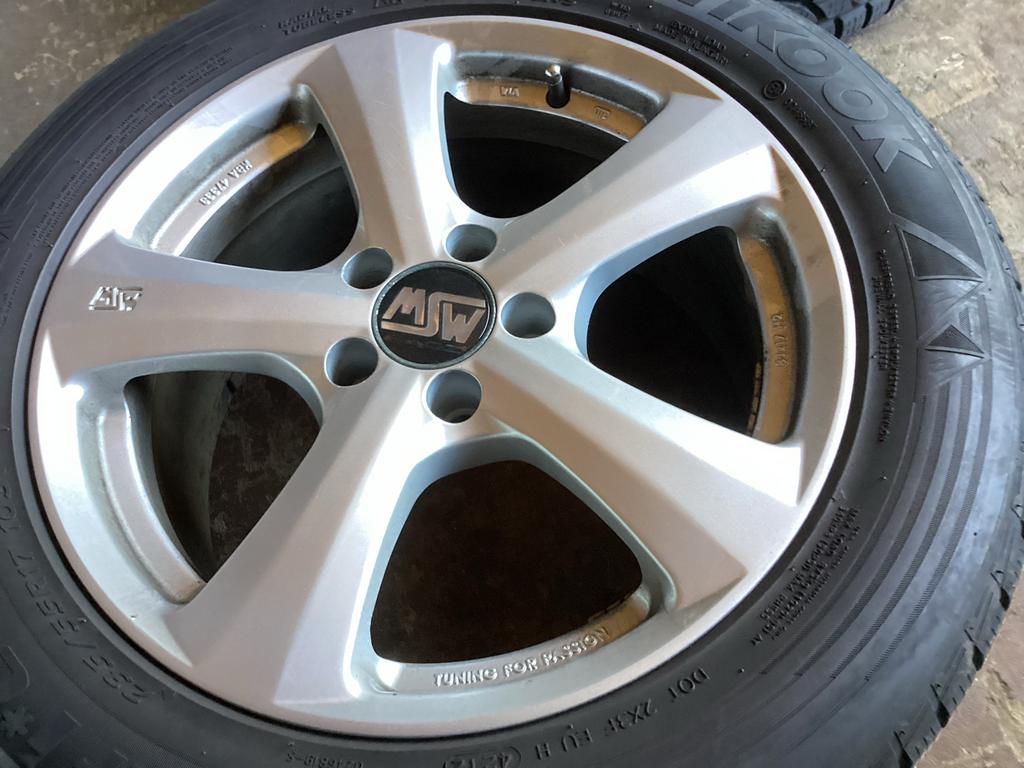 Winterband op velg Hankook 235/55 R17 103V met 5mm profiel, Auto-onderdelen, Banden en Velgen, Ophalen, Gebruikt, Banden en Velgen