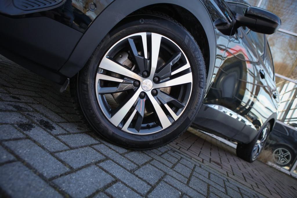 Peugeot 3008 Hybrid 225 Allure Pack (bj 2023, automaat), Automaat, Euro 6, 4 cilinders, Zwart