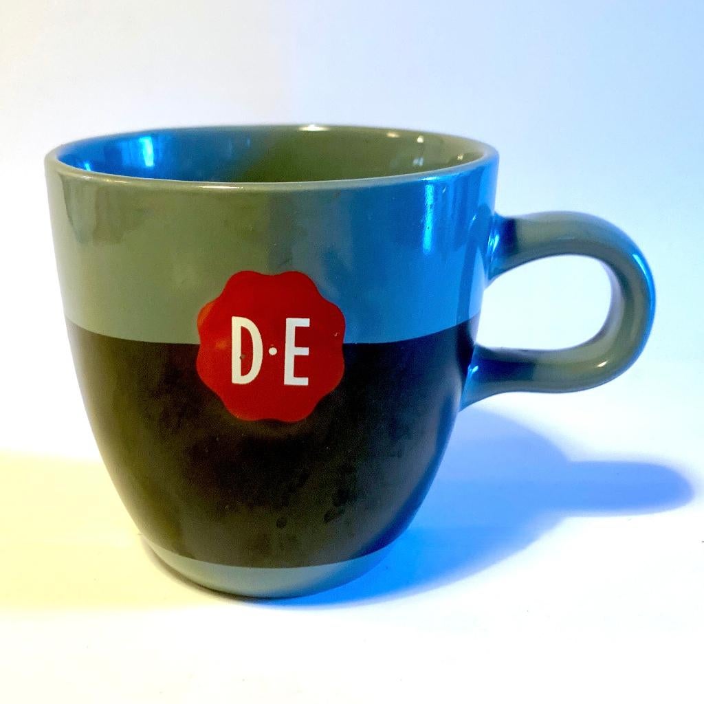 Mooie Douwe Egberts Mok grijs zwart, Ophalen of Verzenden, Zo goed als nieuw, Overige stijlen, Kop(pen) en/of Schotel(s)