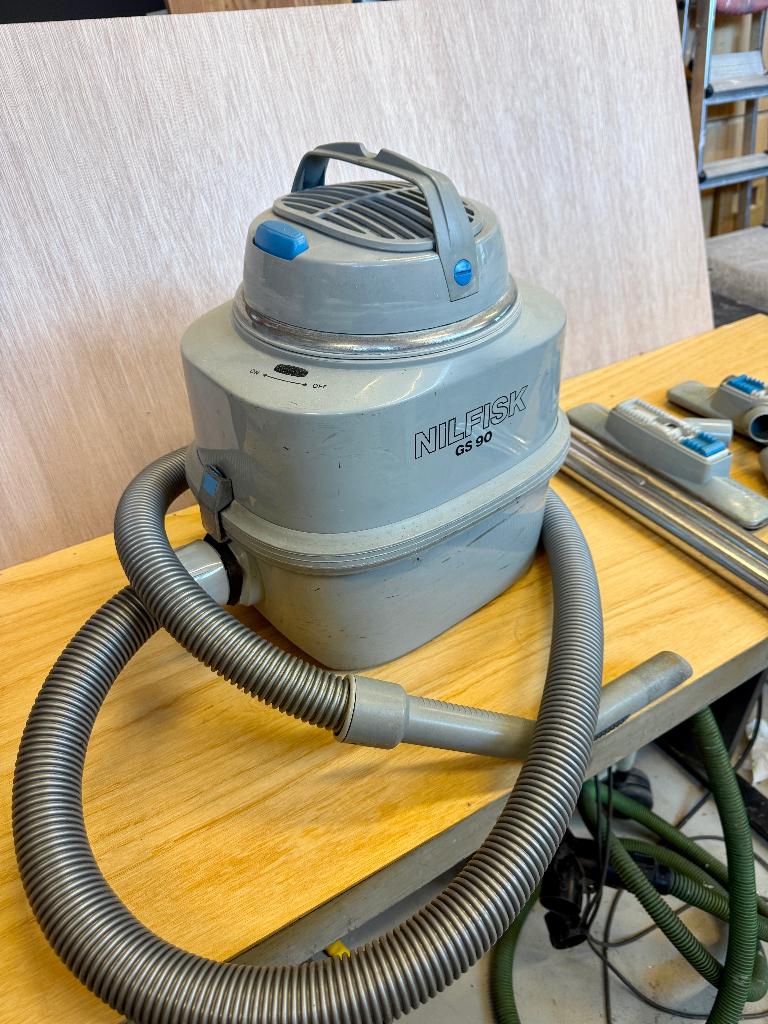 Nilfisk FS90 stofzuiger, Stofzak, Gebruikt, Stofzuiger, Ophalen of Verzenden