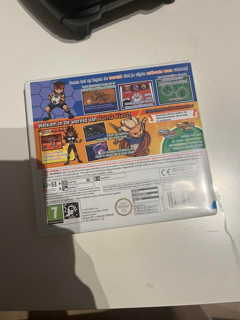 Inazuma Eleven 3 Bomb Blast (Nintendo 3DS) + boekje, 1 speler, Ophalen of Verzenden, Zo goed als nieuw, Role Playing Game (Rpg)