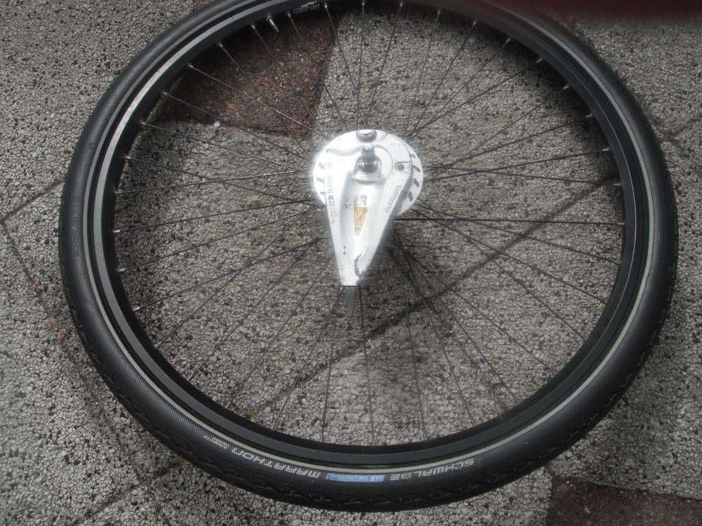 Fietswiel met nieuwe binnen en buitenband. Bekijk de foto's, Ophalen, Zo goed als nieuw, Racefiets, Frame