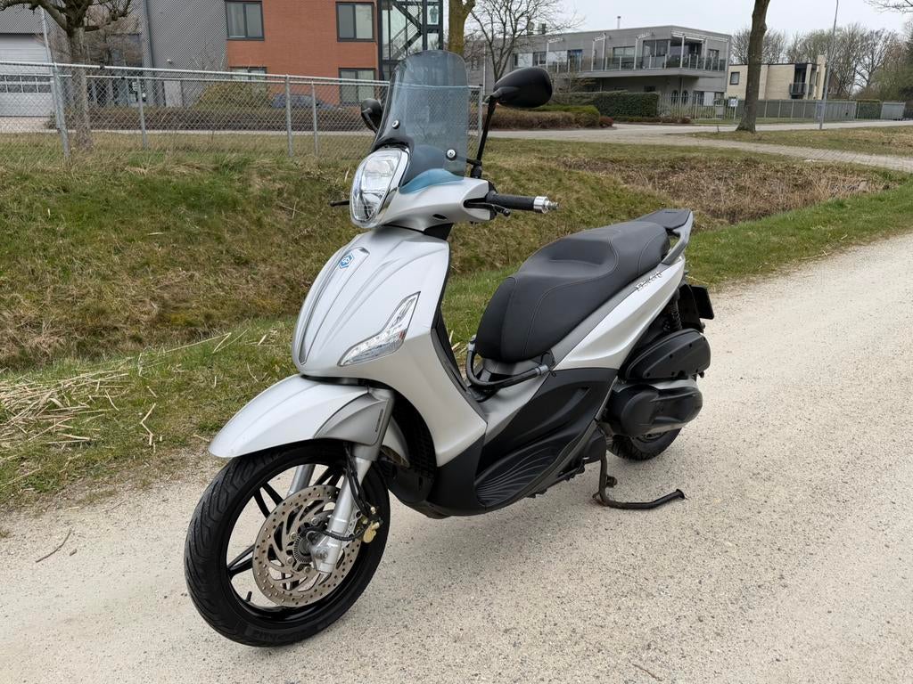 Piaggio Beverly 350 sport touring 2019 motorscooter