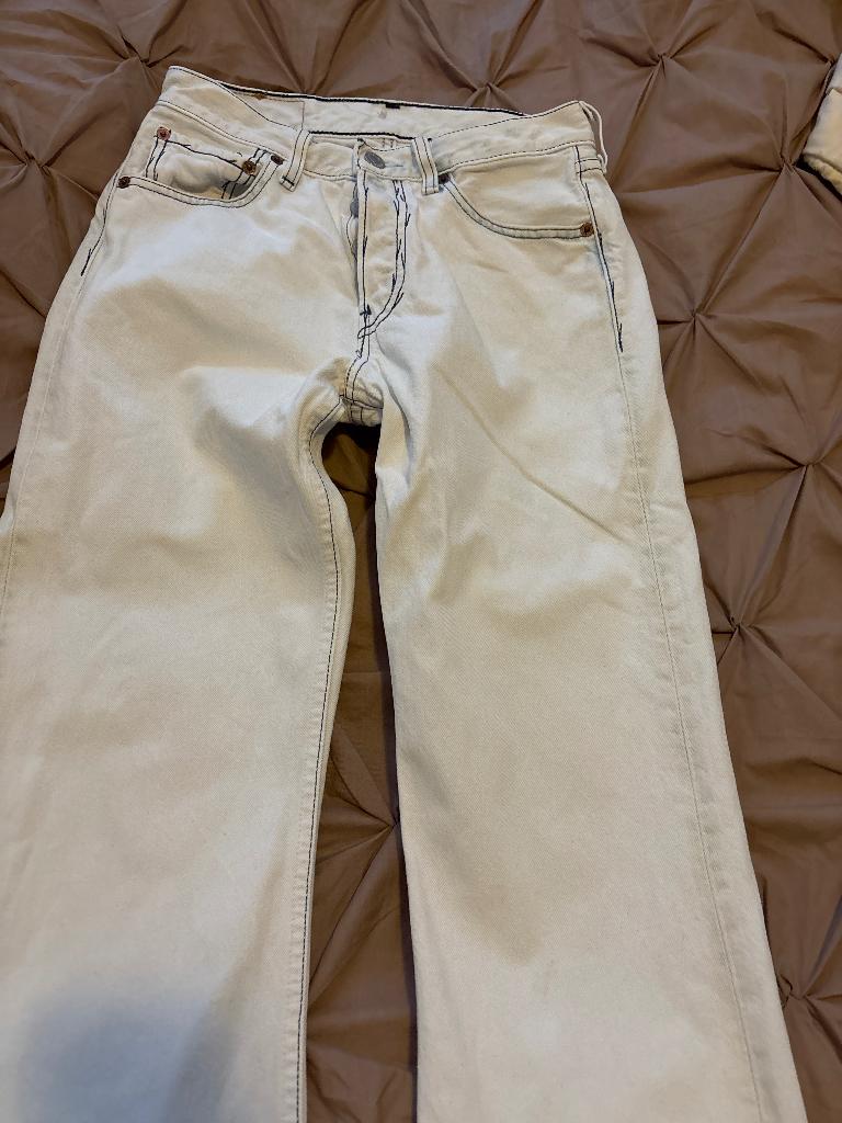 Levi spijkerbroek, Wit, Overige jeansmaten, Ophalen of Verzenden, Zo goed als nieuw