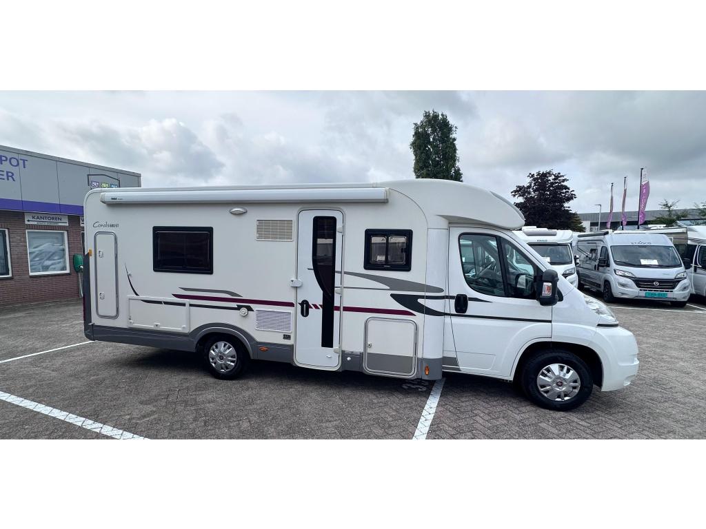 Adria Coral S 680 ST Biketrans fietsenlift E&P, Caravans en Kamperen, 7 tot 8 meter, Bedrijf, Adria, Koelkast