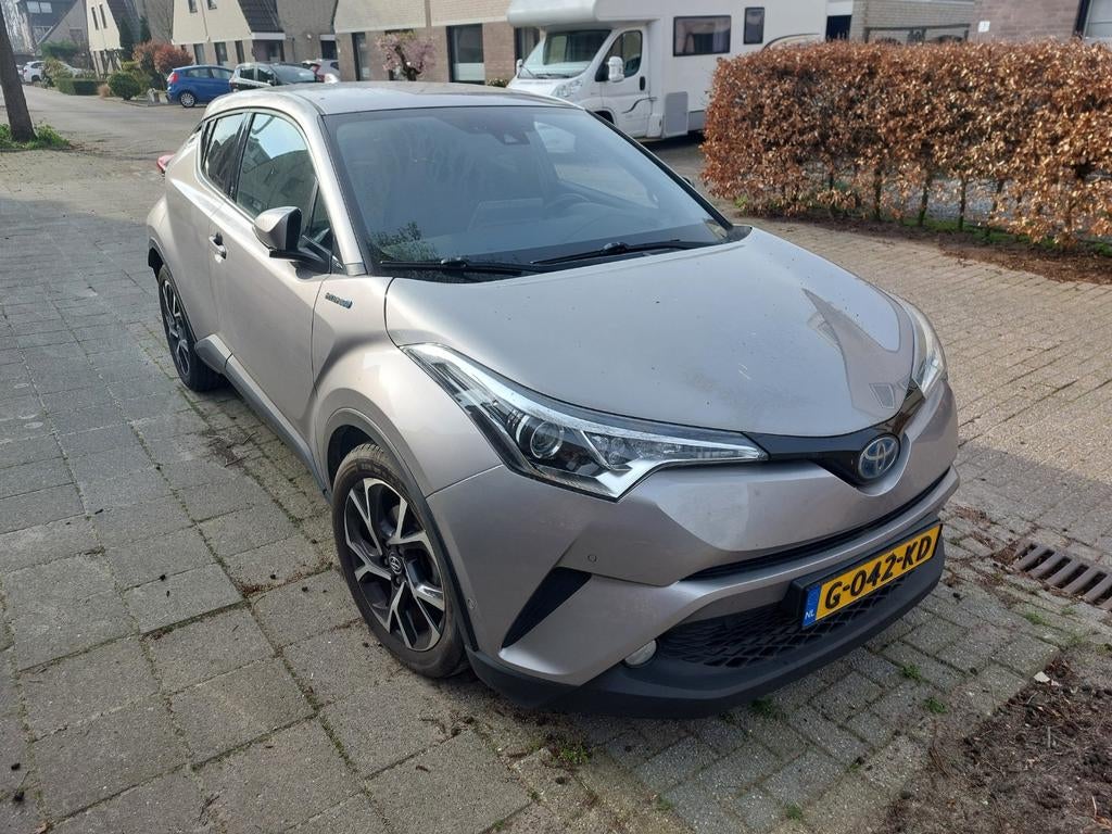 Toyota C-HR 1.8 Hybrid 122pk CVT 2019 Grijs, Auto's, Toyota, Stof, 725 kg, 4 cilinders, 98 pk