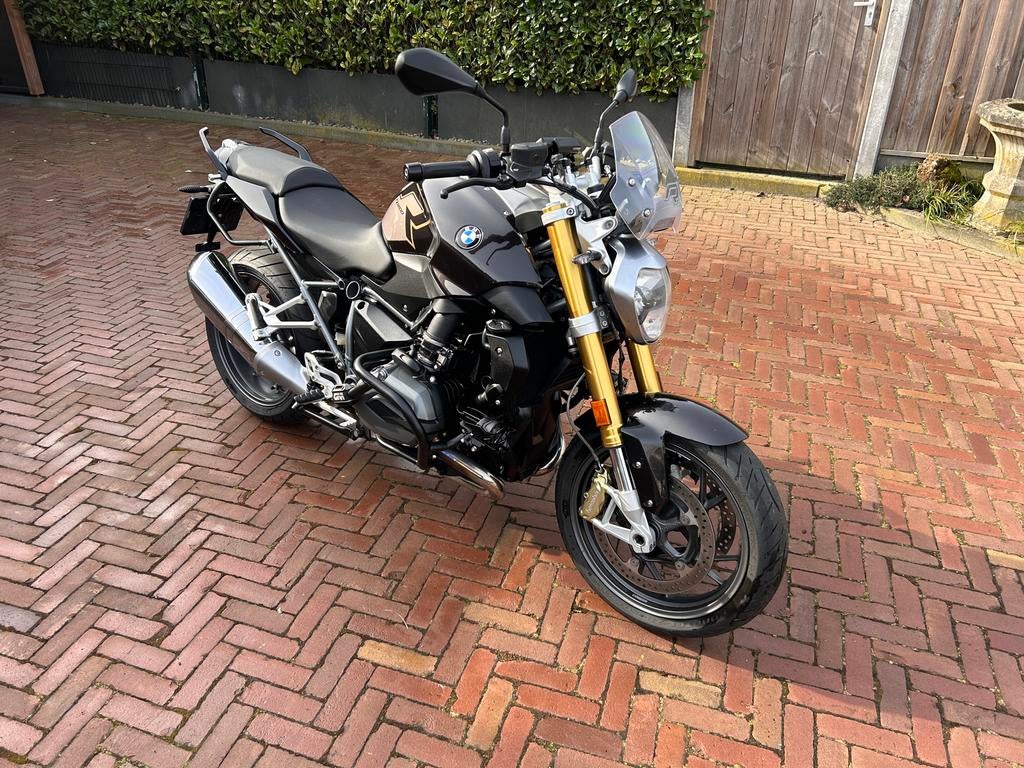 BMW R1200R uit 2018 met slechts 13.495 km, 2 cilinders, Handvatverwarming, 1170 cc, Particulier