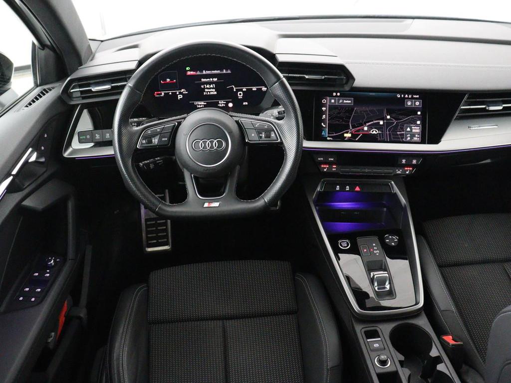 Audi A3 30 TFSI S edition | Stoelverwarming | Carplay | Virt, Stof, Gebruikt, Wit, Origineel Nederlands