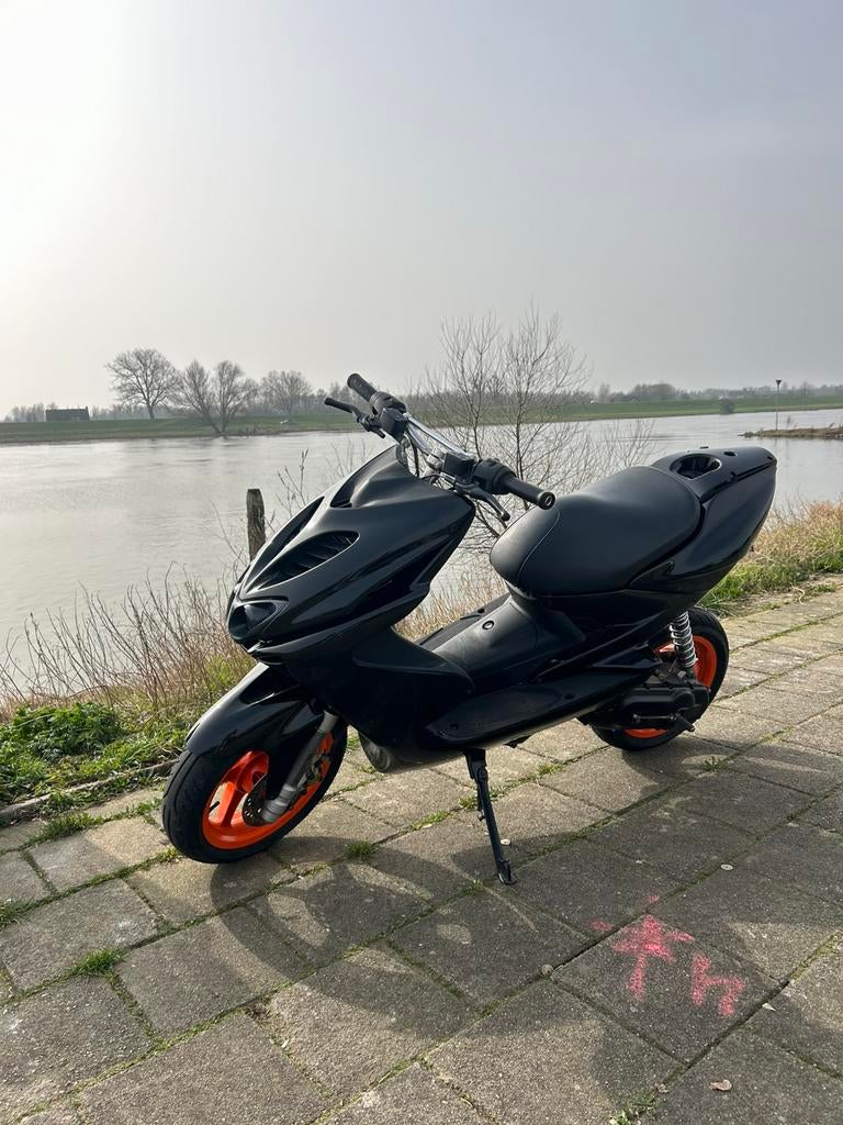 Yamaha aerox, Fietsen en Brommers, Scooters | Yamaha, Zo goed als nieuw, Aerox, Maximaal 45 km/u, Tweetakt, Ophalen