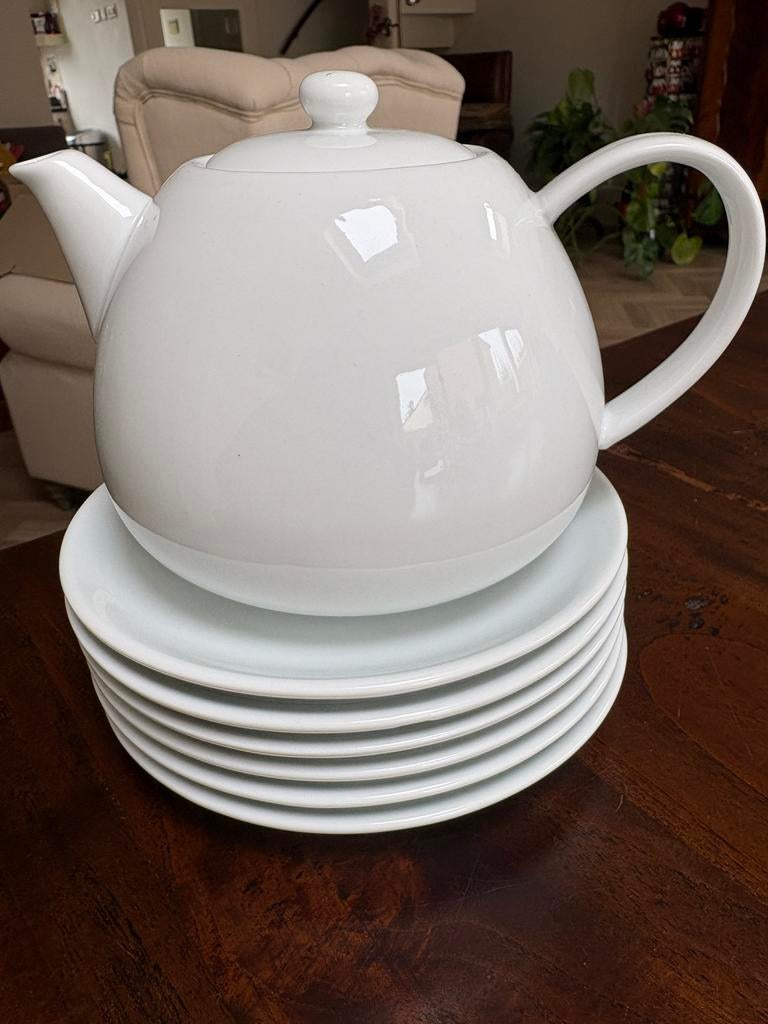 Gebaksborden, theepot, pastaborden en thee eieren, Ophalen of Verzenden