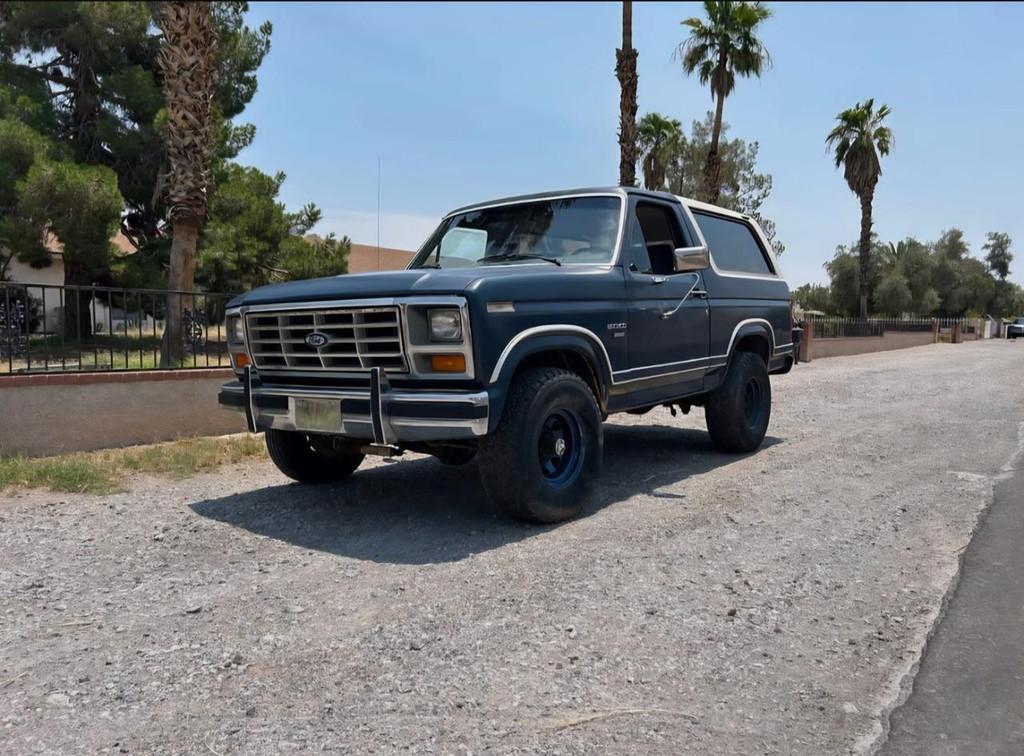 Ford Bronco XLT (bj 1986, automaat), Auto's, Oldtimers, Automaat, Blauw, Bedrijf, 5 stoelen