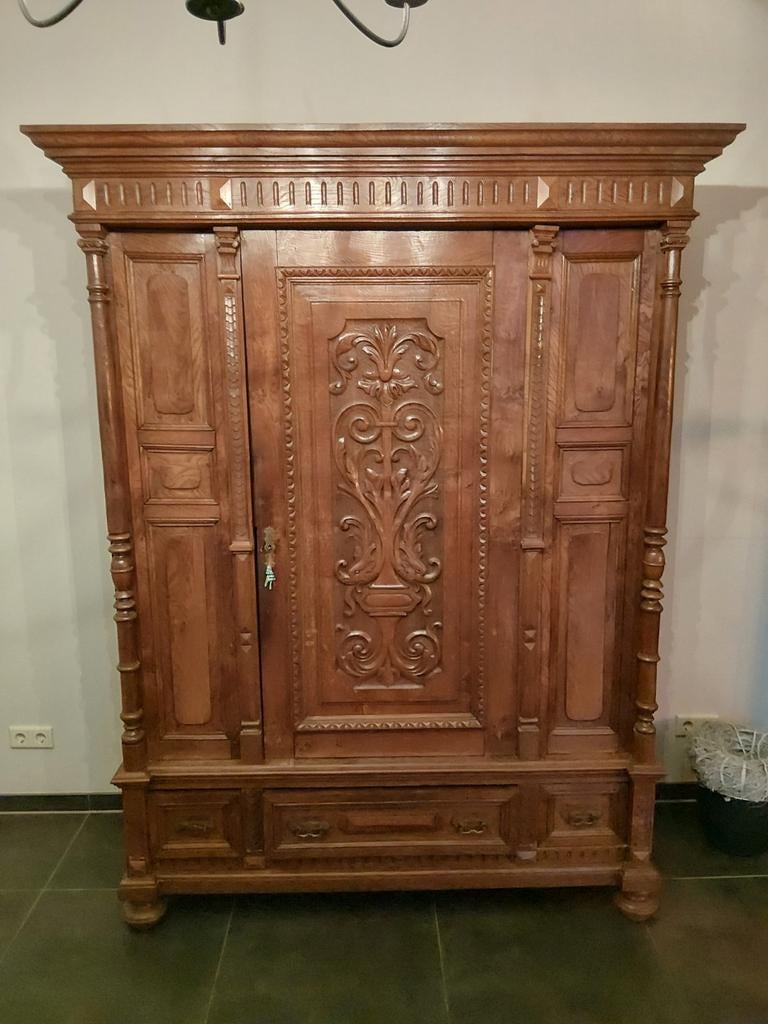 Prachtige antieke brocante kast met houtsnijwerk, Ophalen