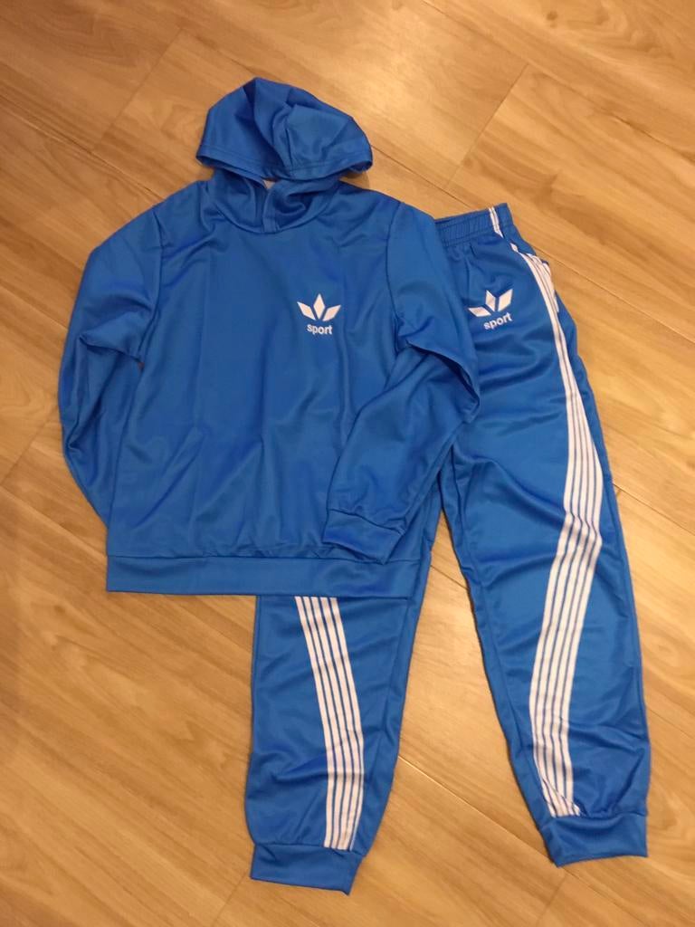 Prachtige nieuwe trainingspak, maat 150, blauw, Kinderen en Baby's, Kinderkleding | Maat 146, Ophalen of Verzenden, Nieuw, Jongen