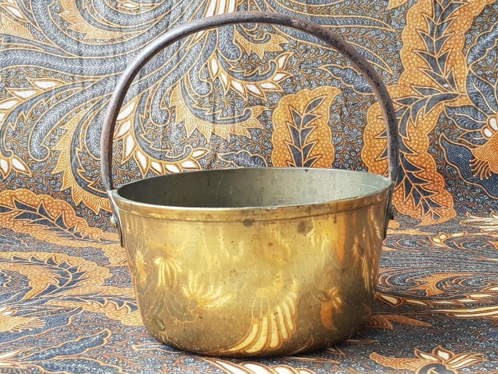Mooie zware antieke kookpot uit Engeland van koper uit 1880.