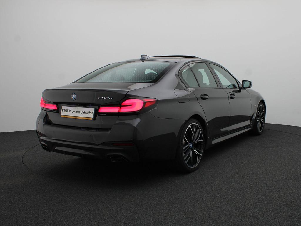 BMW 5 Serie Sedan 530e M Sportpakket | Comfortstoelen | Stuu, 4 cilinders, Plug-in hybride, Bedrijf, Hybride Elektrisch/Benzine