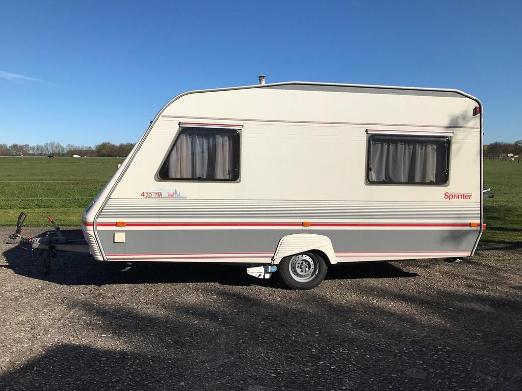 Beyerland 430 TM 1998 met mover en voortent uit 2022, Caravans en Kamperen, Vast bed, Treinzit, 750 - 1000 kg, Particulier