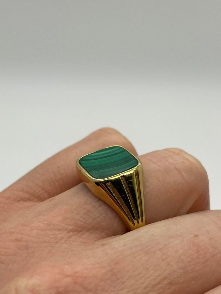 C756 Prachtige zilveren zegelring goudkleur malachiet mt 20, Sieraden, Tassen en Uiterlijk, Antieke sieraden, Ophalen of Verzenden