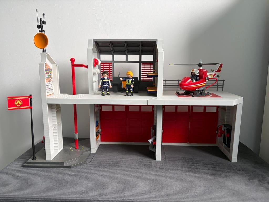 Brandweerkazerne met helikopter, Kinderen en Baby's, Speelgoed | Playmobil, Zo goed als nieuw, Complete set, Ophalen