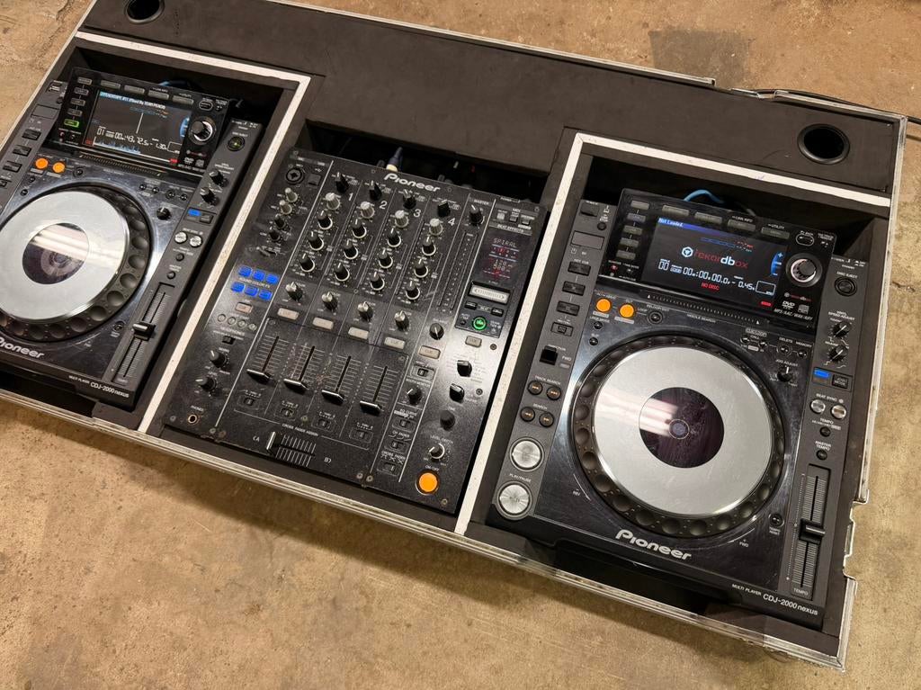 2x Pioneer CDJ-2000 Nxs + DJM-900 Nxs + Flightcase, Muziek en Instrumenten, Dj-sets en Draaitafels, Ophalen, Gebruikt, Dj-set