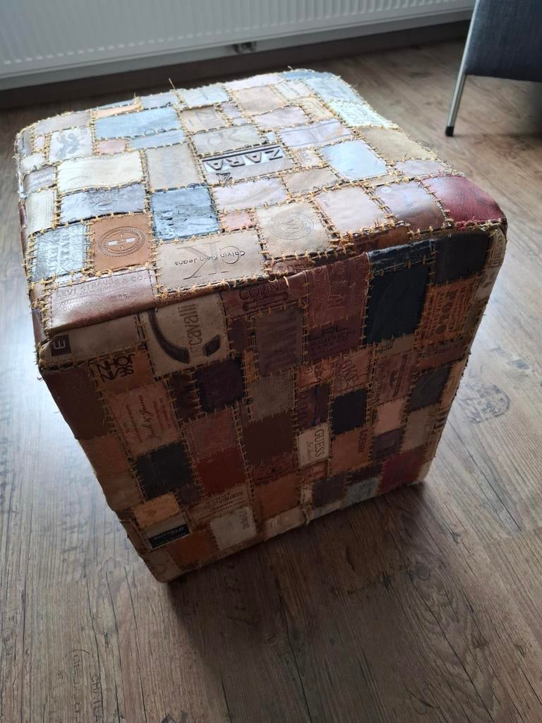 Leren poef met diverse lapjes, Ophalen, Minder dan 50 cm, Gebruikt, Vierkant