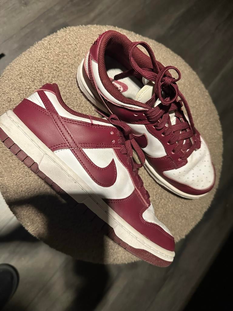 Nike Dunk Low Bordeaux - Maat 37.5, Ophalen of Verzenden, Zo goed als nieuw, Rood, Sneakers of Gympen