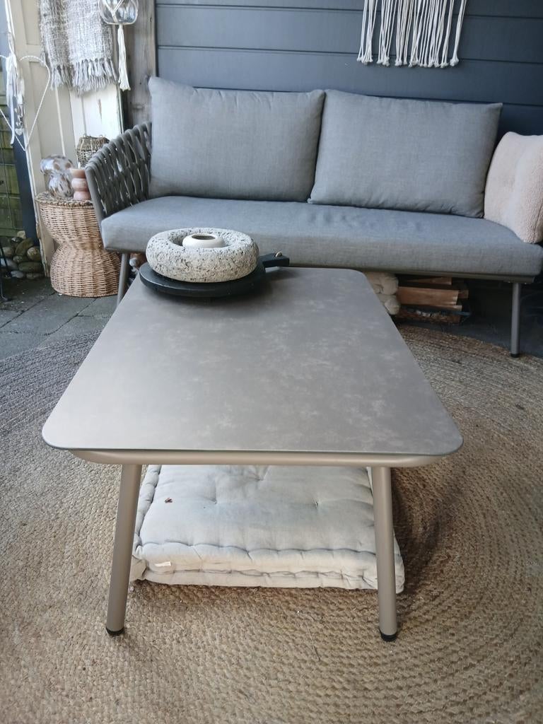 Mooie zgan salon tuintafel, metalen onderstel en glasplaat., Ophalen, Zo goed als nieuw, Overige materialen