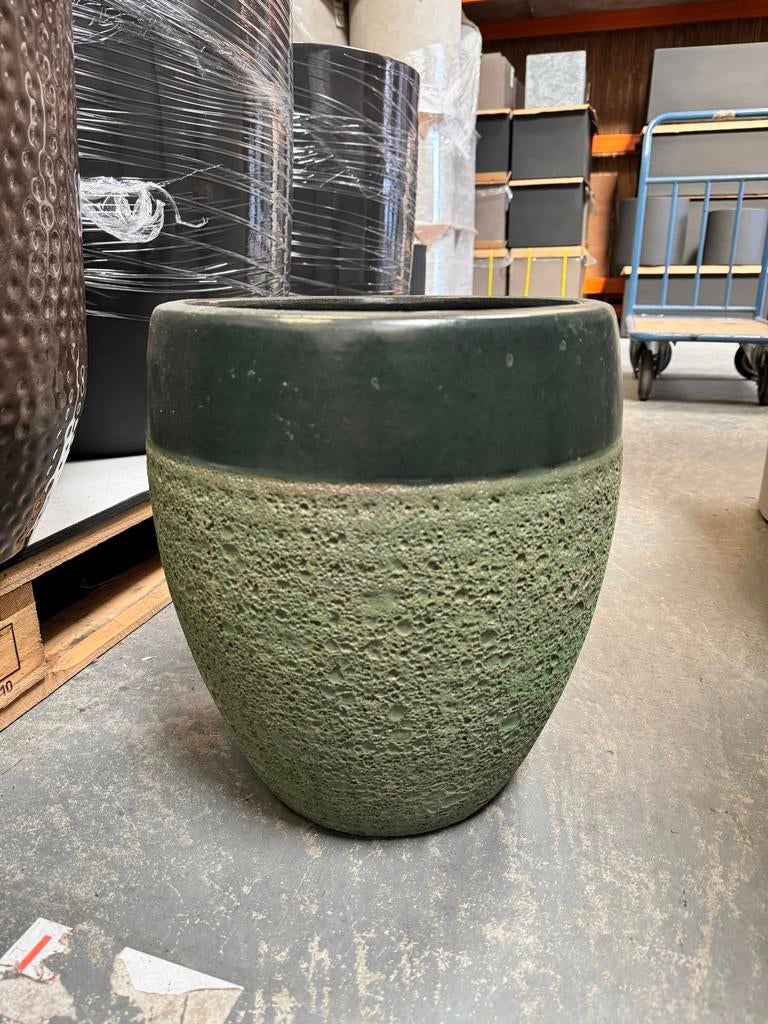 Klassieke terracotta bloempot in groen tinten, Ophalen, 40 cm of meer, Rond, Nieuw