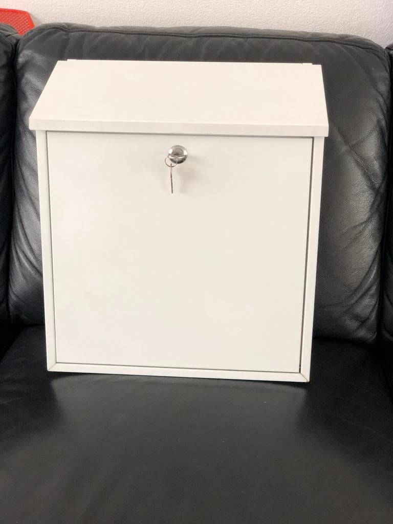 Te koop:goede neten Brievenbus Witte metTwee sluitel, Tuin en Terras, Brievenbussen, Ophalen of Verzenden, Zo goed als nieuw