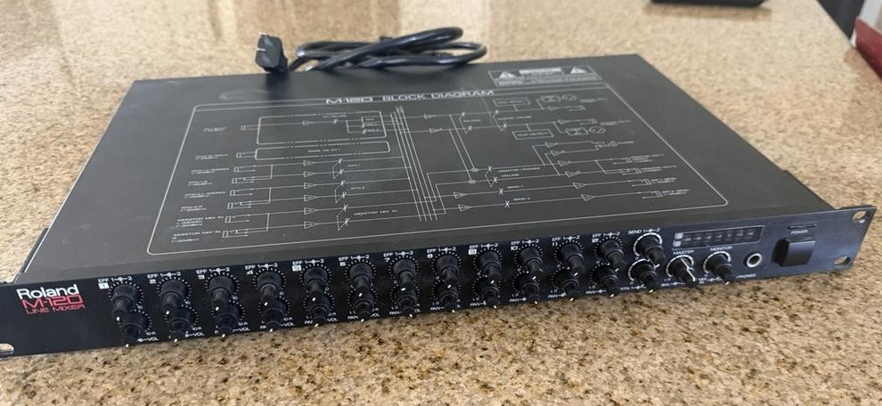 Roland m 120 line mixer, Ophalen of Verzenden, Gebruikt, Minder dan 5 kanalen