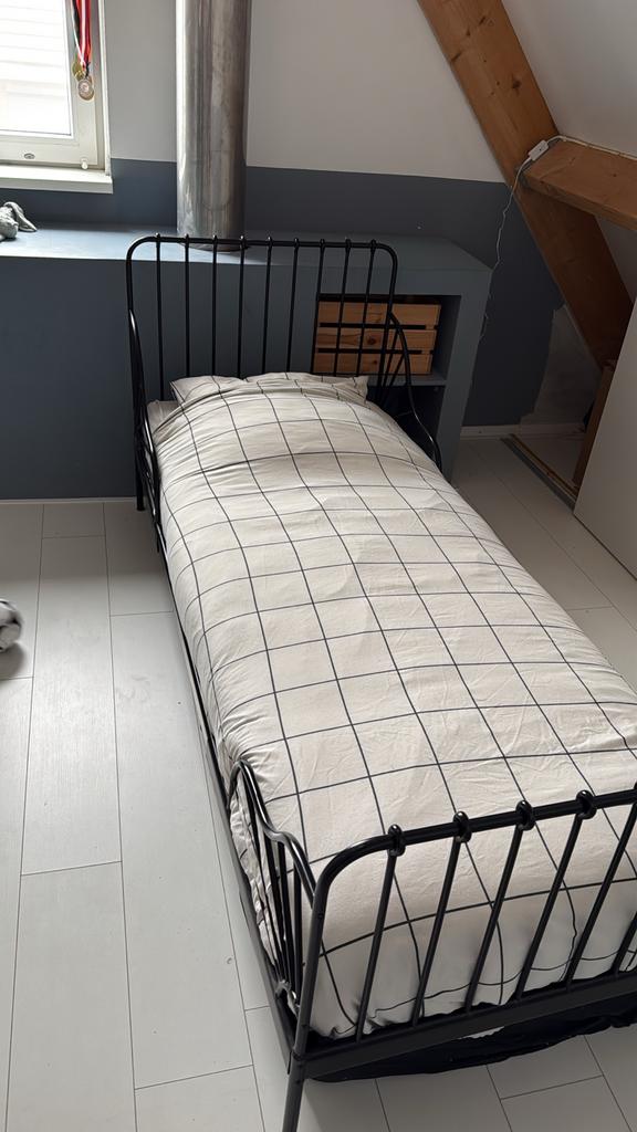 IKEA Minnen bed zwart - Kinderbed / Tienerbed, Huis en Inrichting, 90 cm, Eenpersoons, Zwart, Ophalen of Verzenden