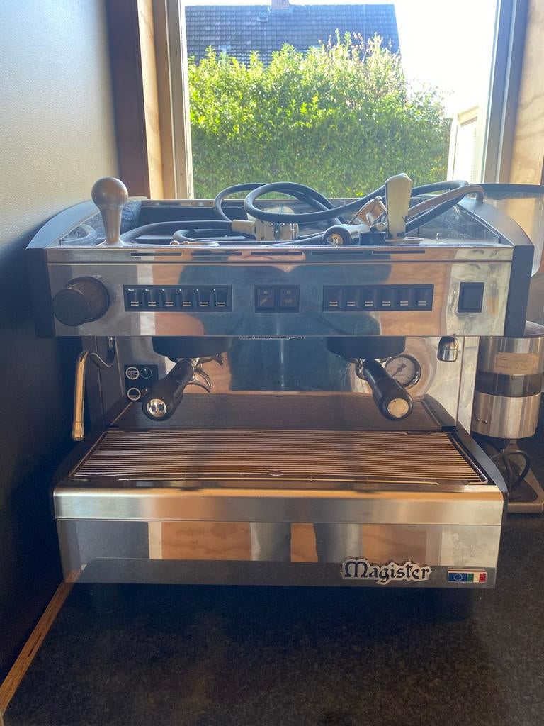 Professioneel koffiezetapparaat met bonen bonenmolen, Gebruikt, Espresso apparaat, 10 kopjes of meer, Koffiebonen