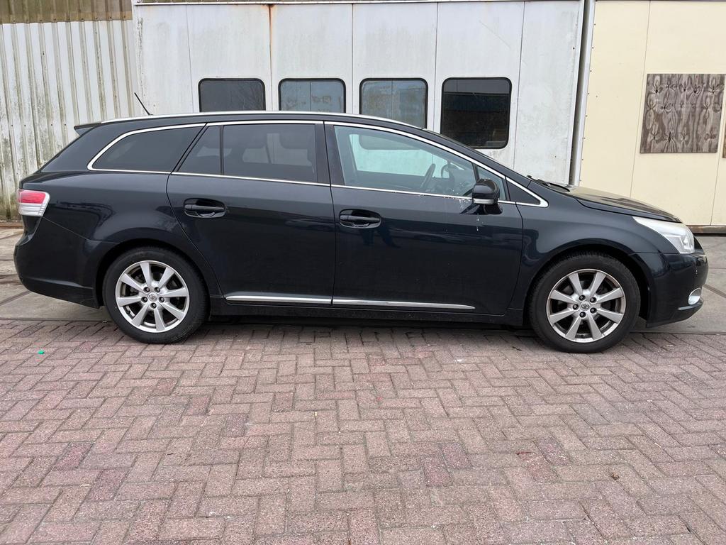 Toyota Avensis 2.0 16V Vvt-iAutomaat niet goed VASTE PRIJS, Auto's, Zwart, 4 cilinders, USB, Zwart
