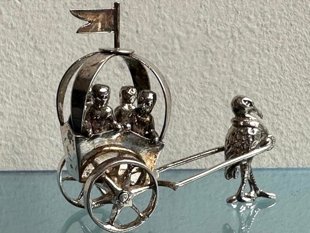 Antiek Zilver miniatuur Ooievaar met baby’s beeldje, Ophalen of Verzenden, Zilver