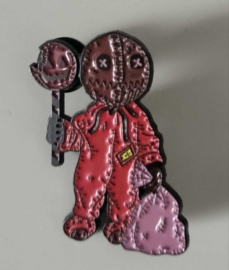 PIN VAN TRICK 'R TREAT SAM, Ophalen of Verzenden, Nieuw, Figuurtje, Speldje of Pin