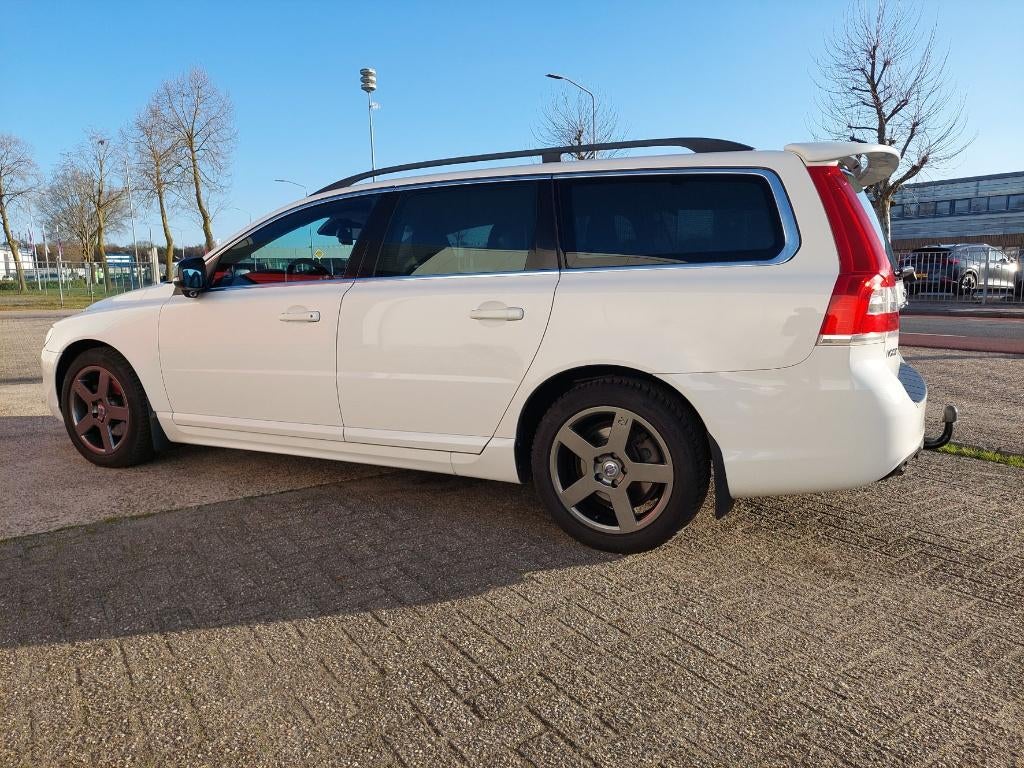 Volvo V70 T5 Momentum 253 pk Start/stop Geartronic 2015 Wit, Auto's, Volvo, 1800 kg, 4 cilinders, 1969 cc, Leder en Stof