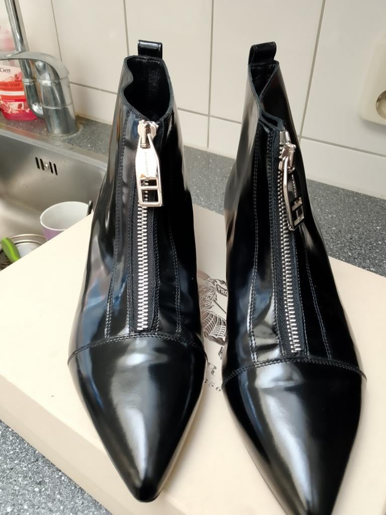 Zwarte Burberry laklaarsjes mt 38 zgan, Ophalen of Verzenden, Zo goed als nieuw, Zwart