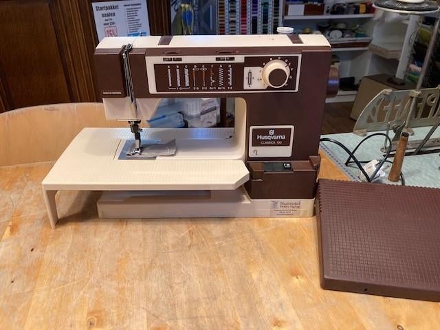 Husqvarna Classica 100 naaimachine, Gebruikt, Zweden, Ophalen of Verzenden, Info@husqvarna.com