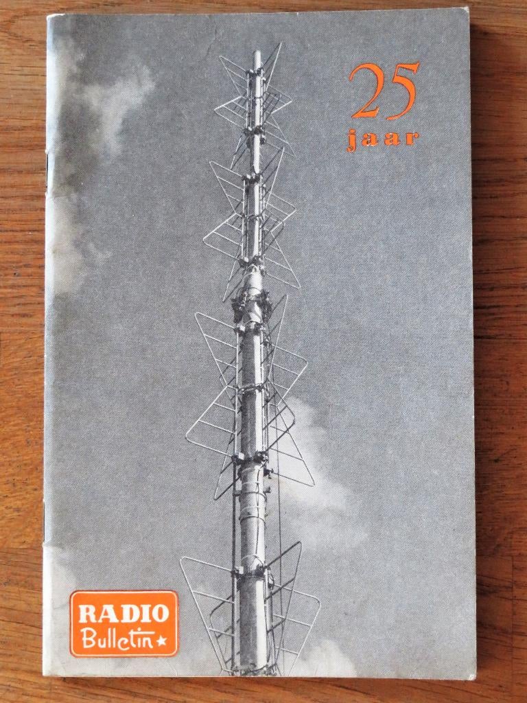 J Corver Jubileumboekje 25 jaar Tijdschrift Radio Bulletin, Ophalen of Verzenden, 1980 tot heden, Knipsel(s)