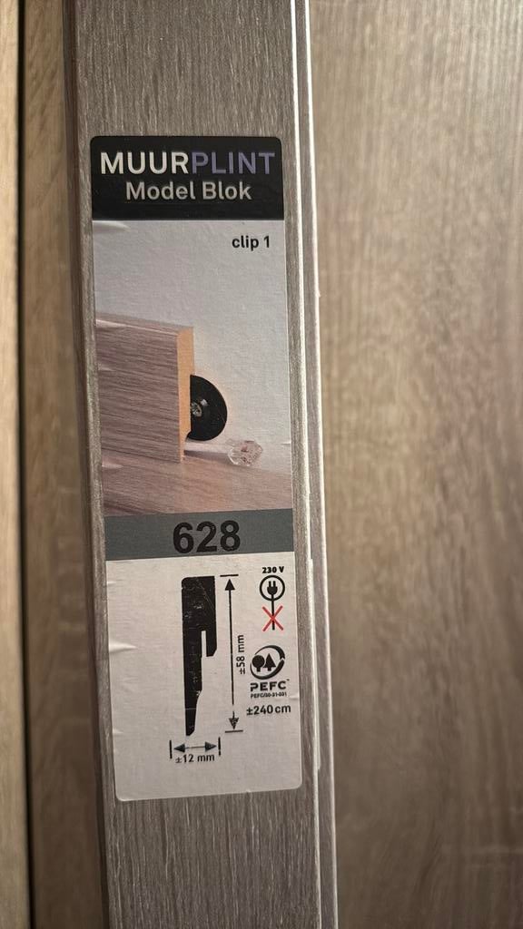 7 stuks nieuwe plinte, Doe-het-zelf en Verbouw, Plinten en Afwerking, Ophalen of Verzenden, Zo goed als nieuw, Mdf, 200 tot 250 cm