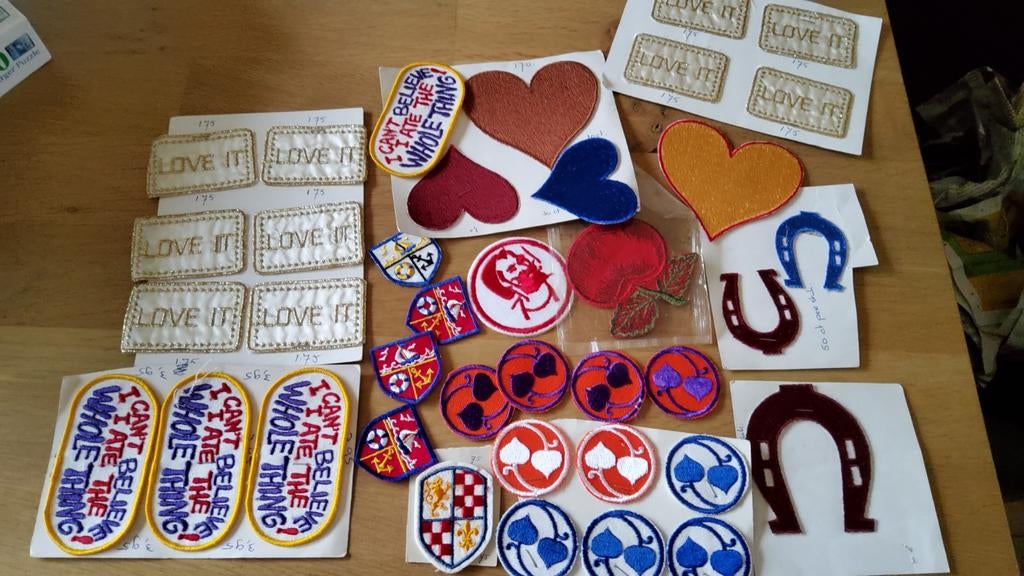Retro Carnavals Emblemen Batches badges strijkapplicaties., Ophalen of Verzenden, Huis en Inrichting