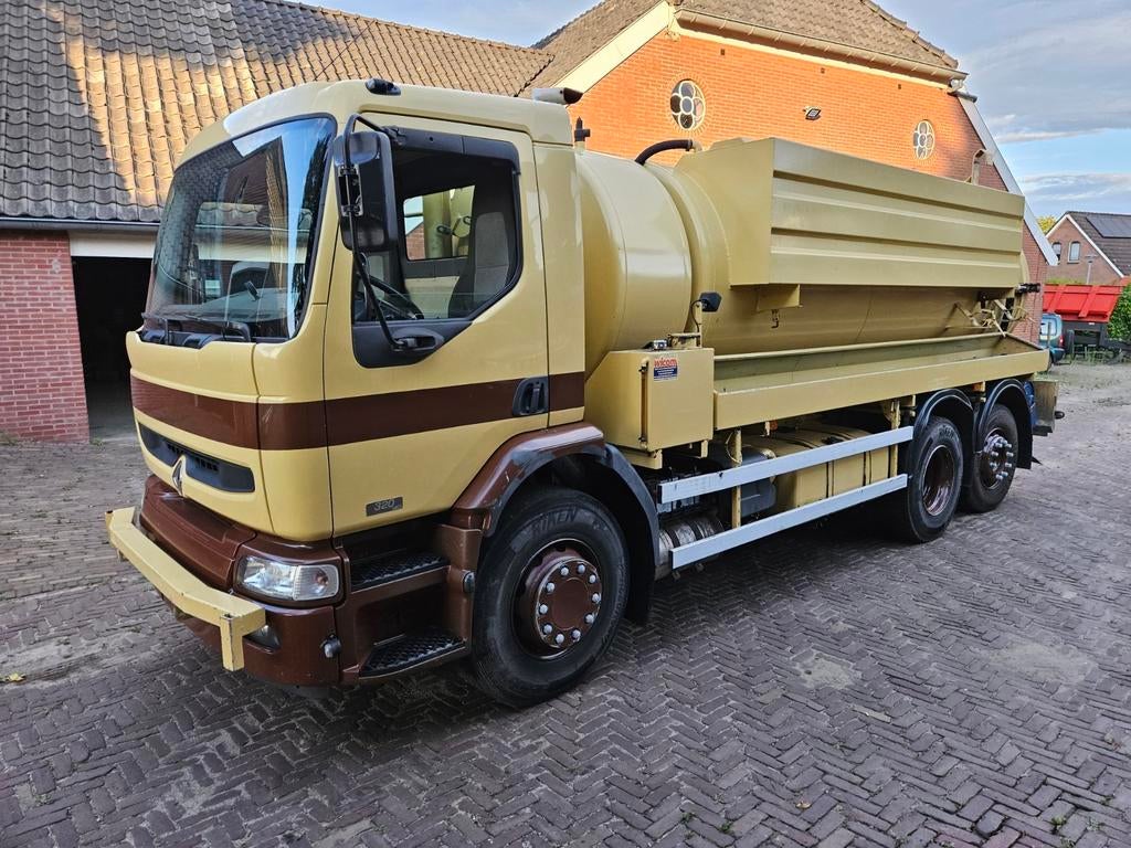 Renault 320 kolkenzuiger mmbs!! Landbouwtruck, Zakelijke goederen, Ophalen