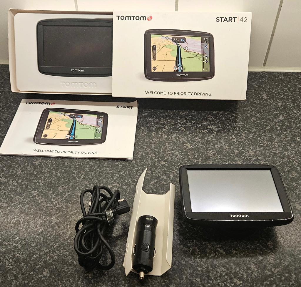 Twee prima werkende TomTom Start42 navigatiesystemen, Auto diversen, Ophalen of Verzenden, Gebruikt