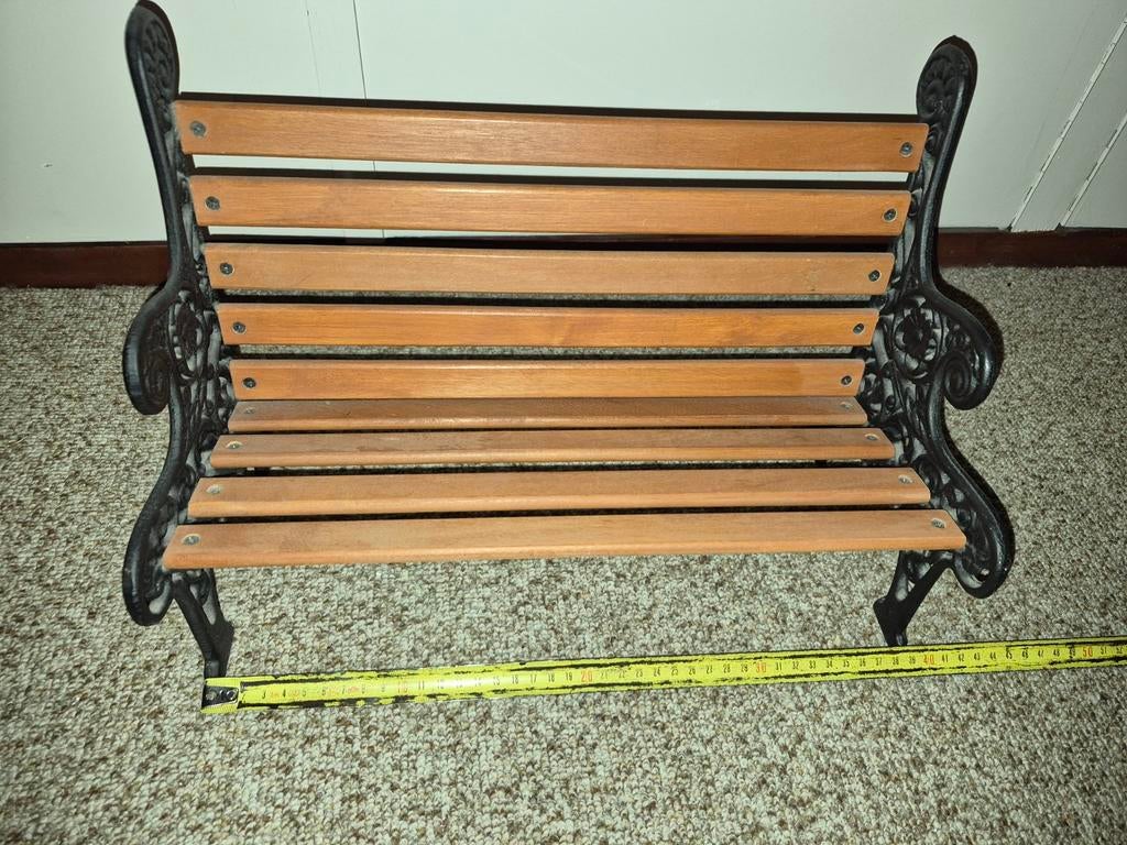 Gietijzeren bankje als decoratie, Tuin en Terras, Tuinbanken, Ophalen of Verzenden, Gebruikt, Metaal