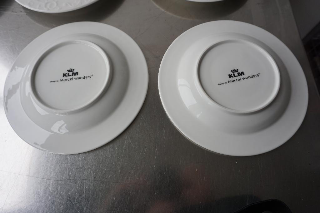 KLM borden gebaksbordjes ontbijtborden | 19 doorsnee, Ophalen of Verzenden, Nieuw, Overige typen