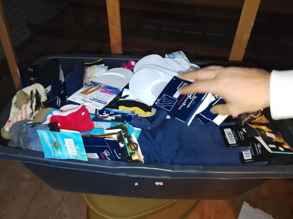 Diverse partij goederen ideale handel voor markten, Kleding | Dames, Schoenen, Nieuw, Overige kleuren, Ophalen of Verzenden