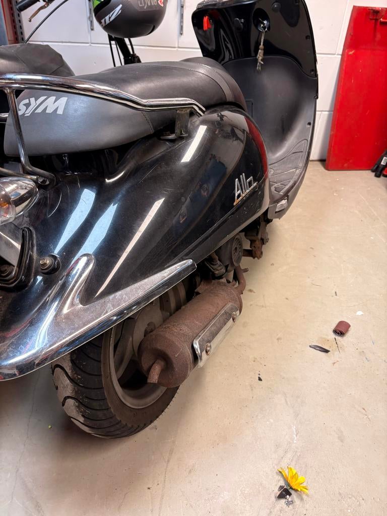Sym Allo snorscooter met begrenzer - Opknapper, Ophalen, Gebruikt, Allo, Benzine