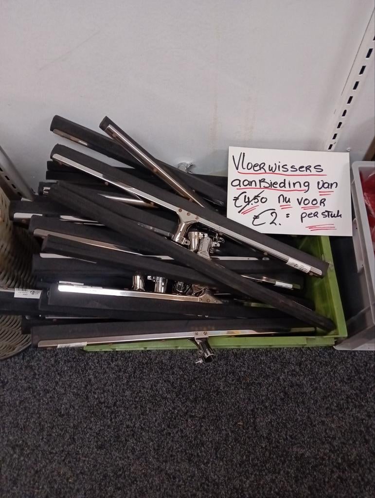 Vloer trekkers. €2,- per stuk, Ophalen