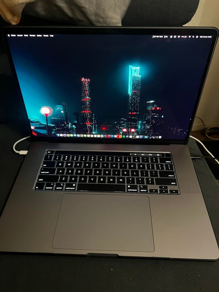 MacBook Pro 15" I9 2019- 1TB SSD, 16GB RAM, Radeon Pro, MacBook Pro, 1 TB of meer, Gebruikt, 2 tot 3 Ghz
