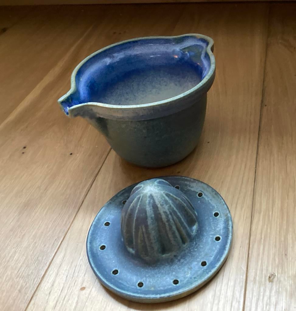 Blauwe Keramiek Citruspers - Handpers 2-delig, Ophalen of Verzenden, Gebruikt